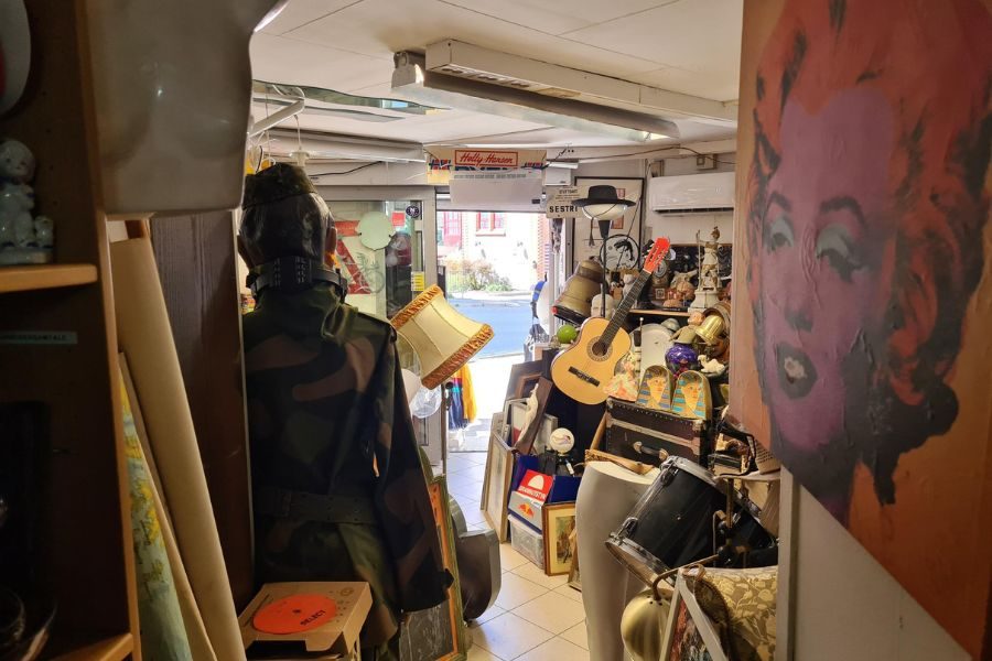 Bildet av Marilyn Monroe er bare noe av det man finner i bruktbutikken Merkatå