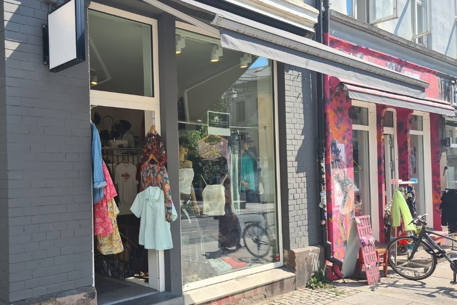 Utenfor lokalene til Medhin Vintage på Grunerløkka