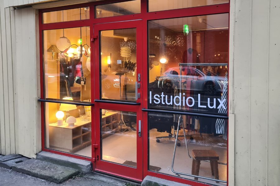 Utenfor lokalene til i studio lux på grunerløkka