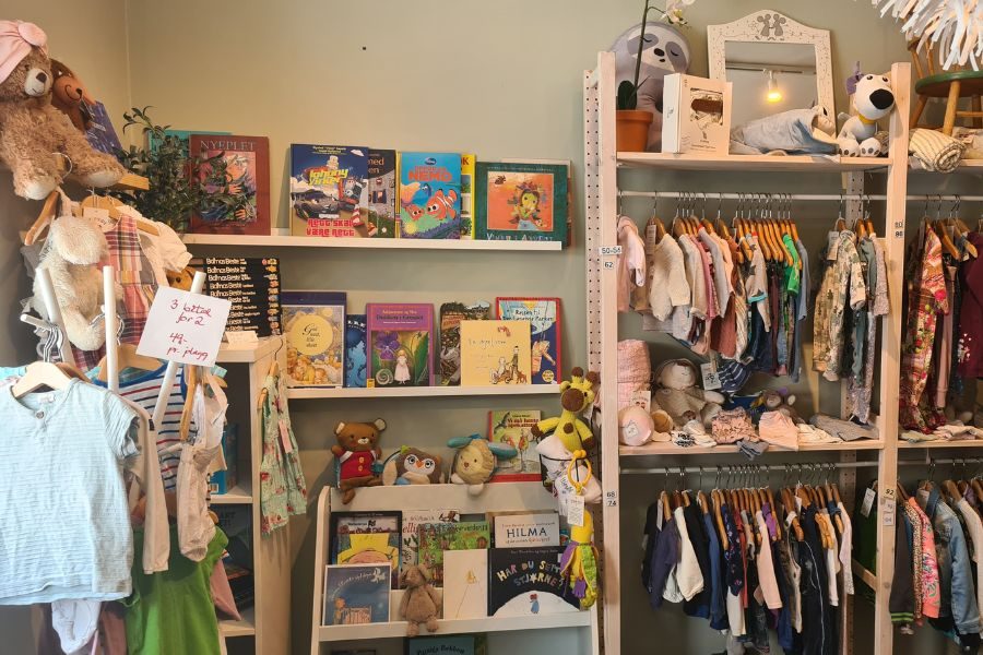 Egen hylle med bøker hos Happikidz på Sagene