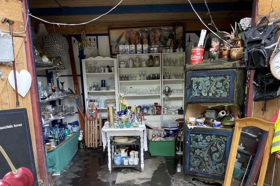 Stor bod med med secondhand, vintage og antikk hos Ljabru brukthandel