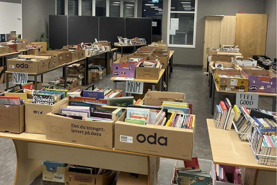 bokavdeling på loppemarkedet på ammerud skole