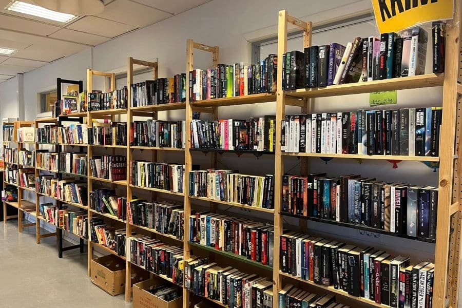 brukte bøker på loppemarkedet på marienlyst skole