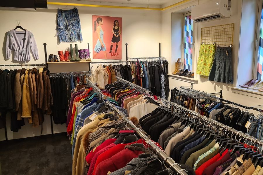 dameavdeling med secondhand og vintage hos uff grunerløkka