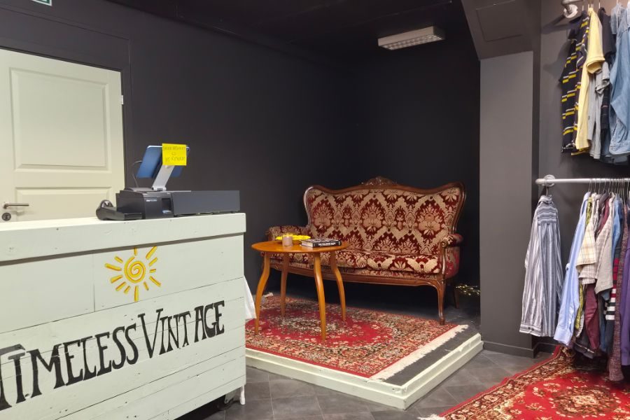 disk og sofakrok hos timeless vintage