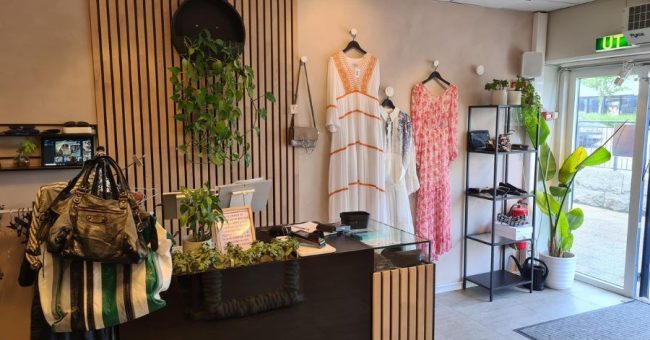 Lys og luftig entrè hos Twice Second hand på Nordstrand