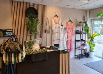 Lys og luftig entrè hos Twice Second hand på Nordstrand