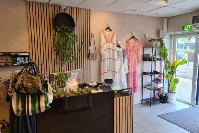 Lys og luftig entrè hos Twice Second hand på Nordstrand