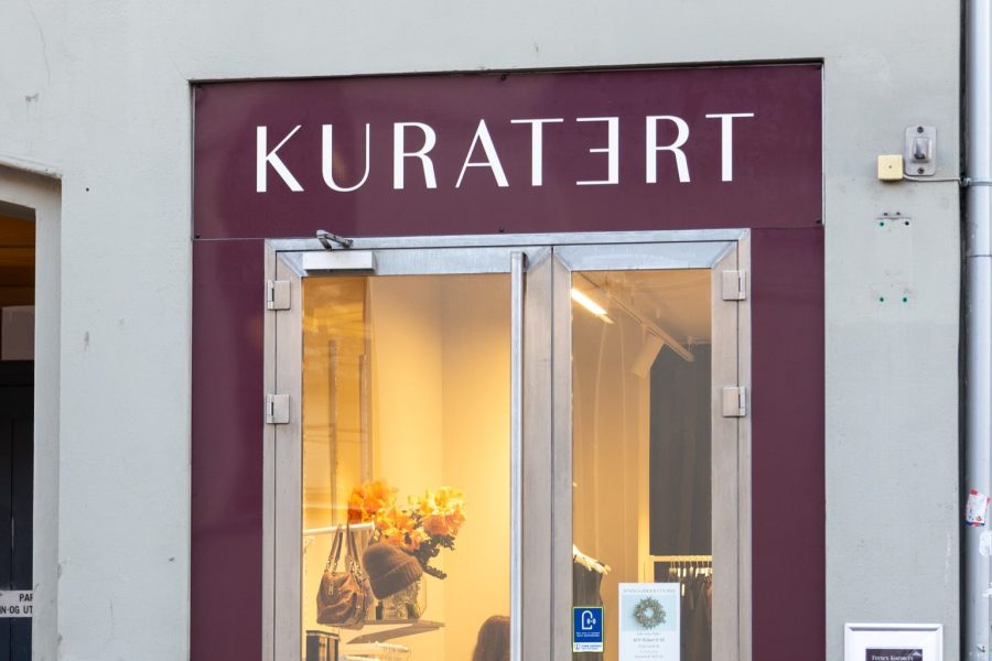 Bildet fra utsiden av Fretex Kuratert