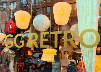 gg retro skrevet på vindu