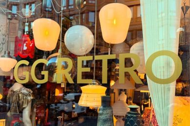 gg retro skrevet på vindu