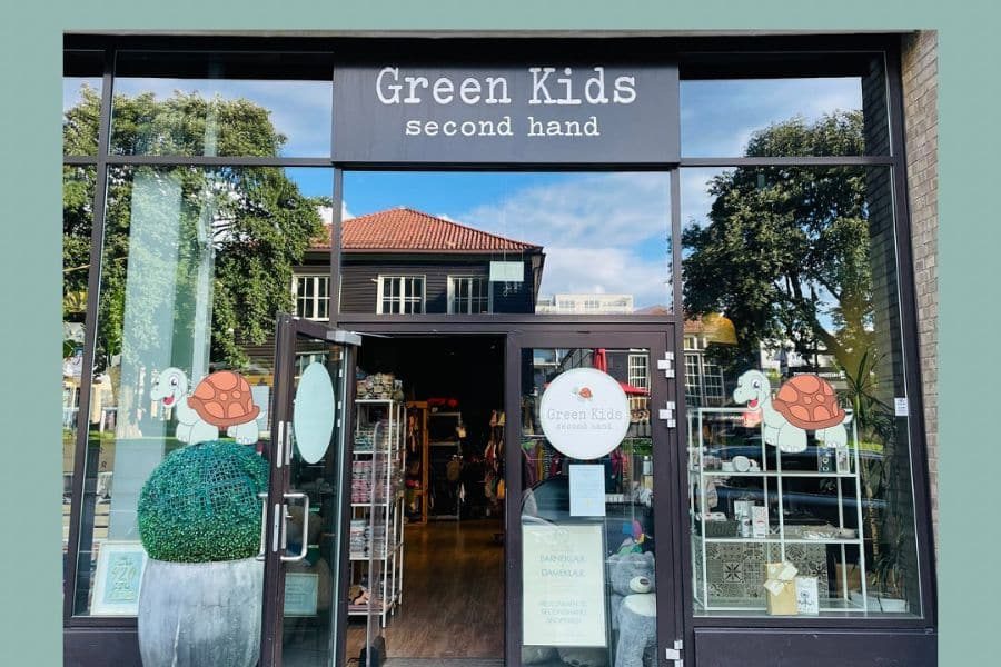 Utenfor hovedinngangen til Green Kids & Moms