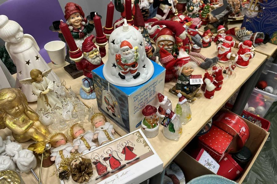 julepynt på loppemarkedet på ammerud skole