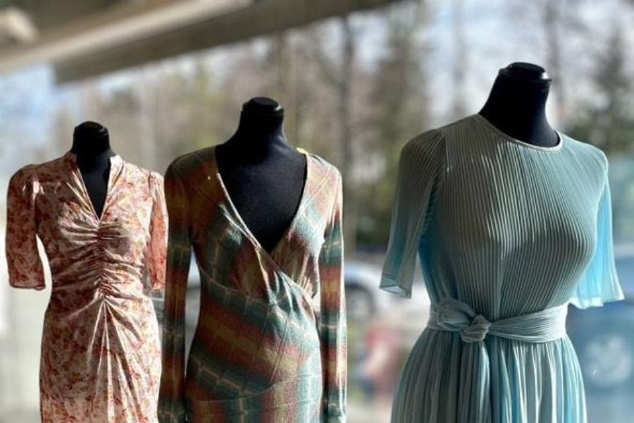 Flotte kjoler hos Usato Second Hand på Røa