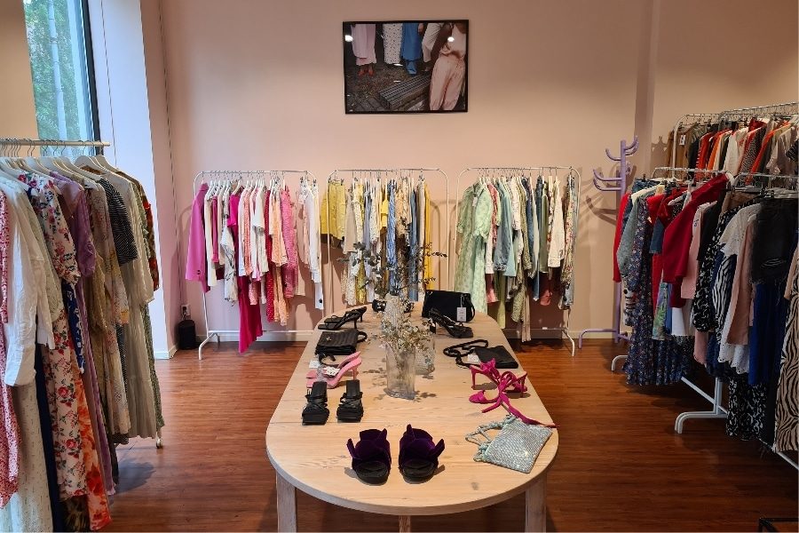 Dameklær og tilbehør hos Cirkulær i Universitetsgata