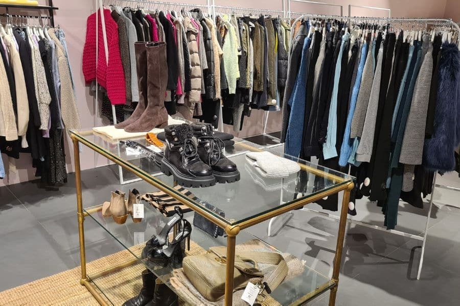 klær og tilbehør hos cirkulær paleet