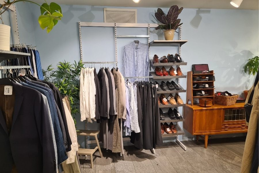 Klær og tilbehør hos Fretex Arkivet i Universitetsgata