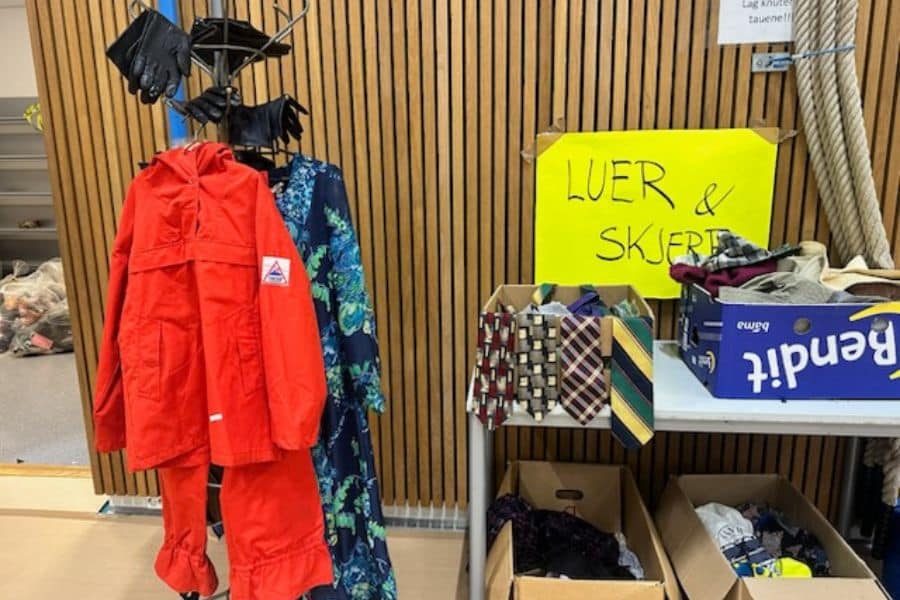 klær på loppemarkedet på tonsenhagen skole