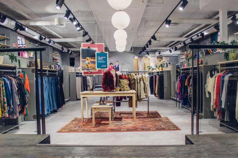 Klesavdeling på M&E Grensen