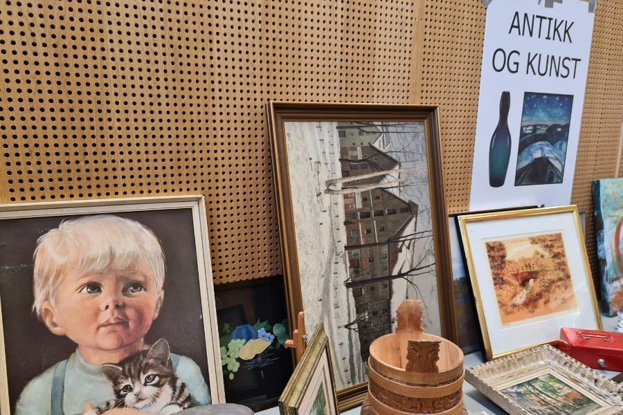 kunstavdeling på loppemarkedet på smestad skole