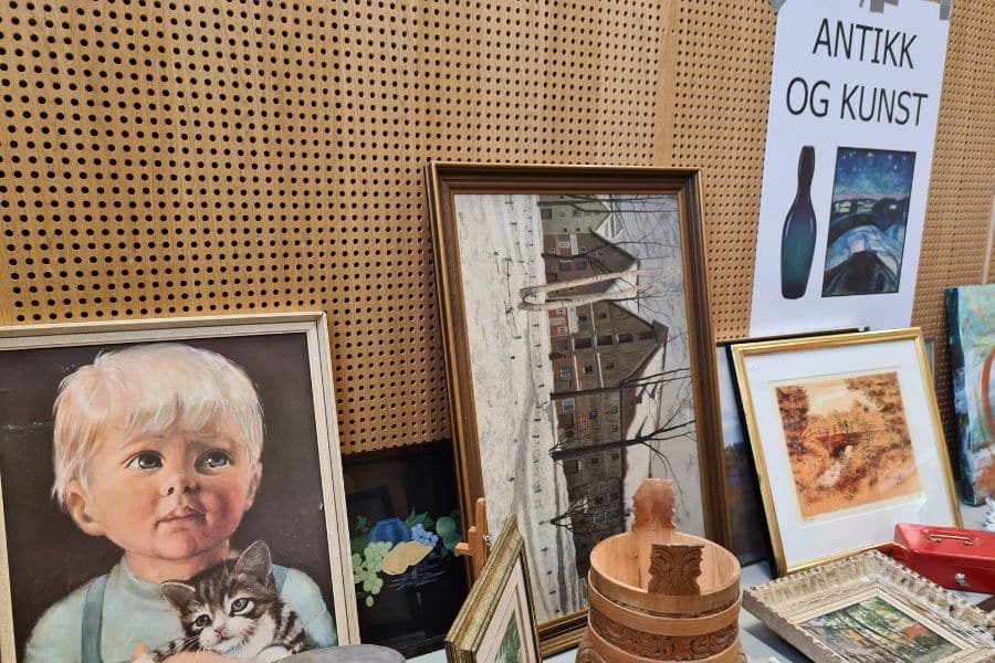kunstavdeling på loppemarkedet på smestad skole