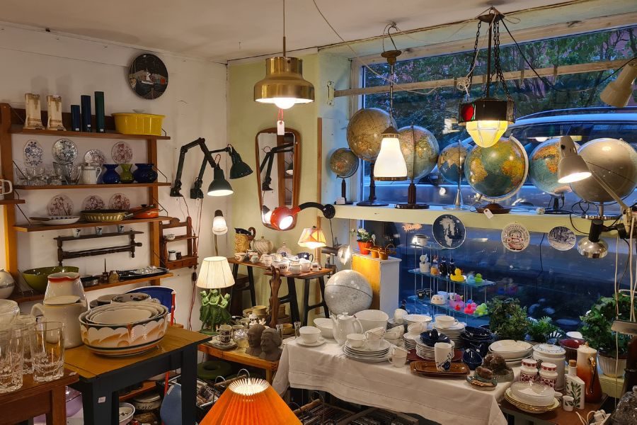 Vintage globuser, lamper og service hos Tanta til Beate i Gamlebyen