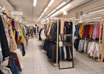 Store lokaler med klær hos Det Gule Hus Flagship