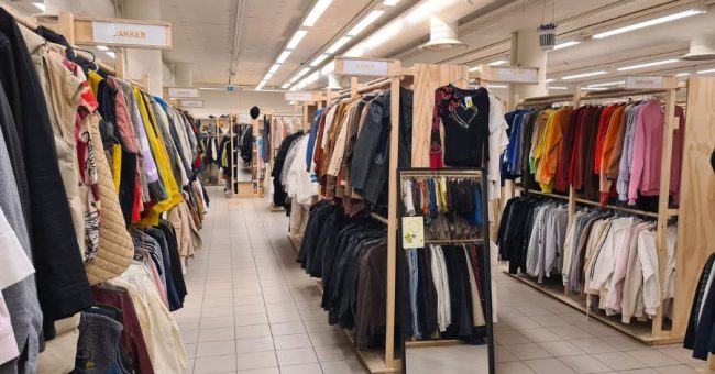 Store lokaler med klær hos Det Gule Hus Flagship