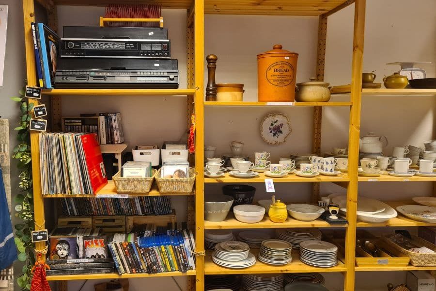 musikk og filmer hos ombruksbutikken ada oslo