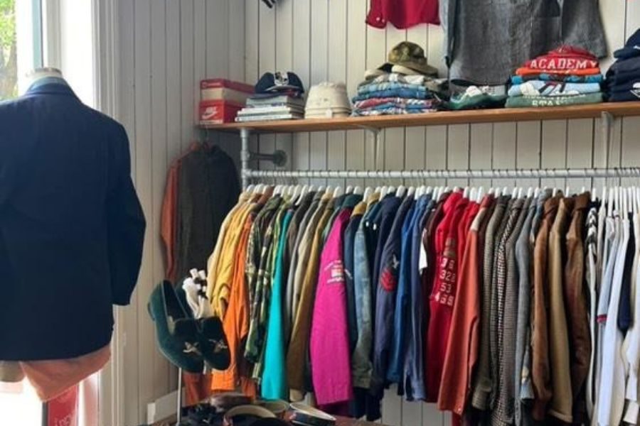 Mye klær hos Solitude Vintage på Frogner