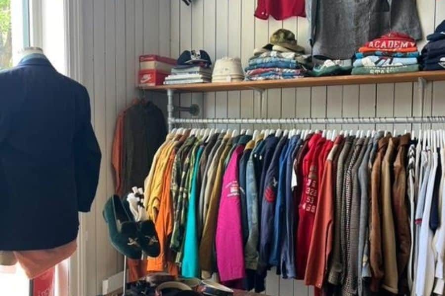Mye klær hos Solitude Vintage på Frogner
