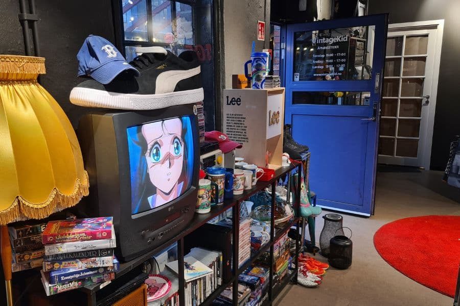 nostalgisk medievegg hos vintage kid oslo på helsfyr