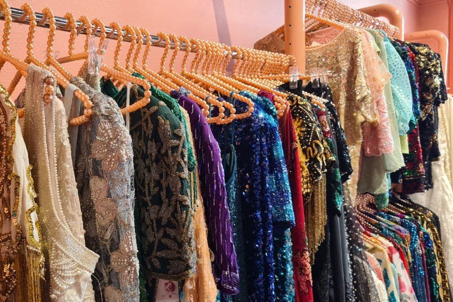 paljettkjoler hos blusesalongen på grunerløkka
