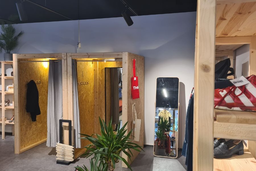 To prøverom hos Thrift Tøyen