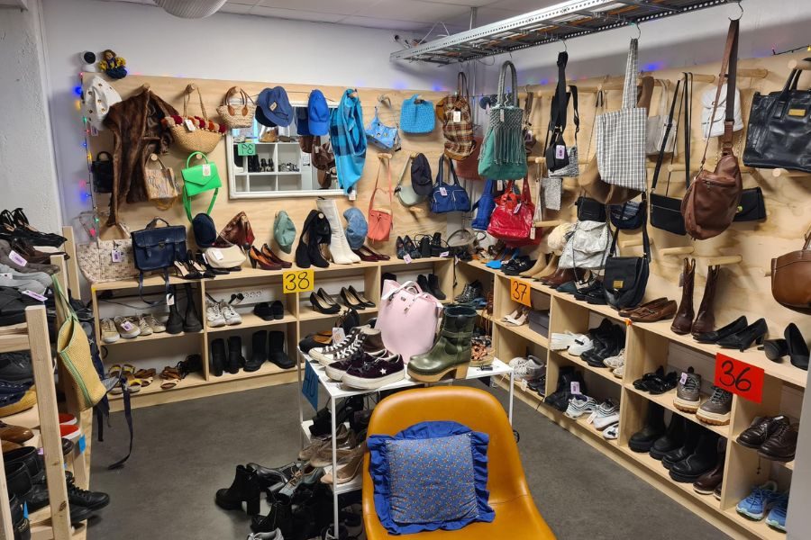 Mange sko i alle størrelser hos Det Gule Hus Pilestredet