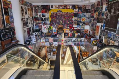 Rulletrappen rett innenfor inngangen på Råkk&Rålls