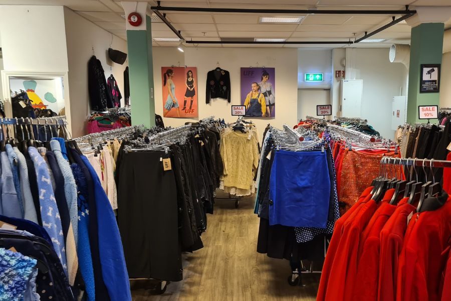 secondhand dameklær hos uff brugata