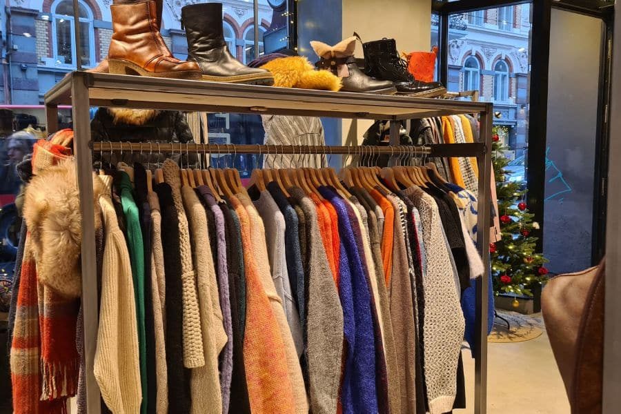 secondhand dametøy hos Fileks Secondhand Oslo