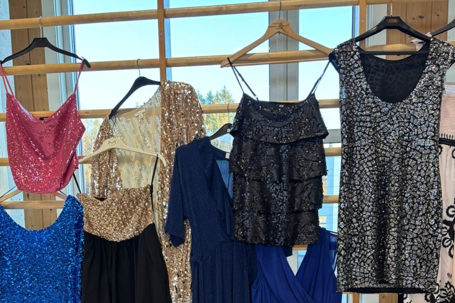 secondhand klær på loppemarked på ulsrud videregående skole