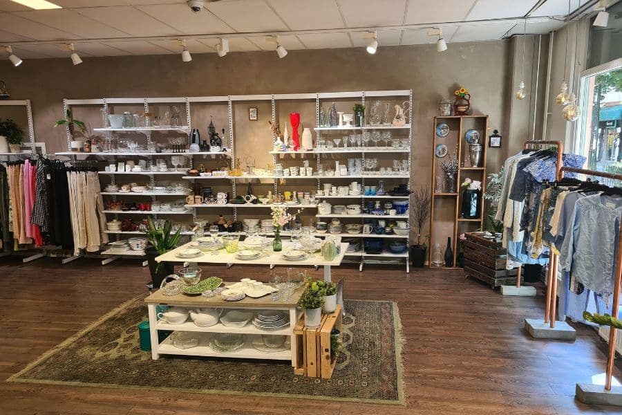 Avdeling for interiør, pynt, service m.m. hos Fretex Grønland