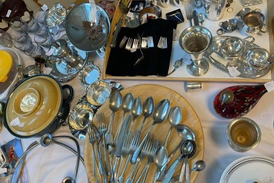 service på loppemarkedet på marienlyst skole