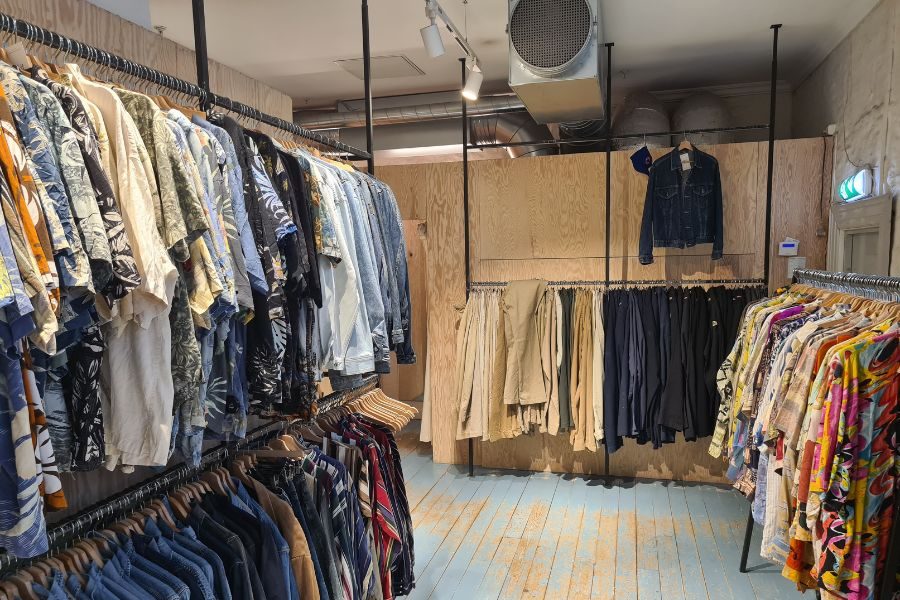 Vintageavdelingen hos Livid Oslo er proppfull av klær