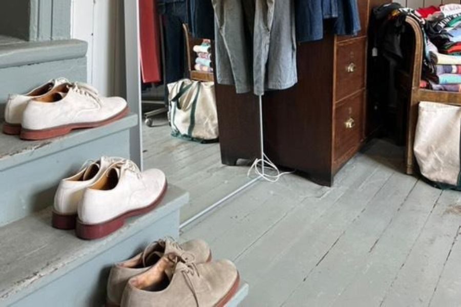 Sko i trapp hos Solitude Vintage på Frogner