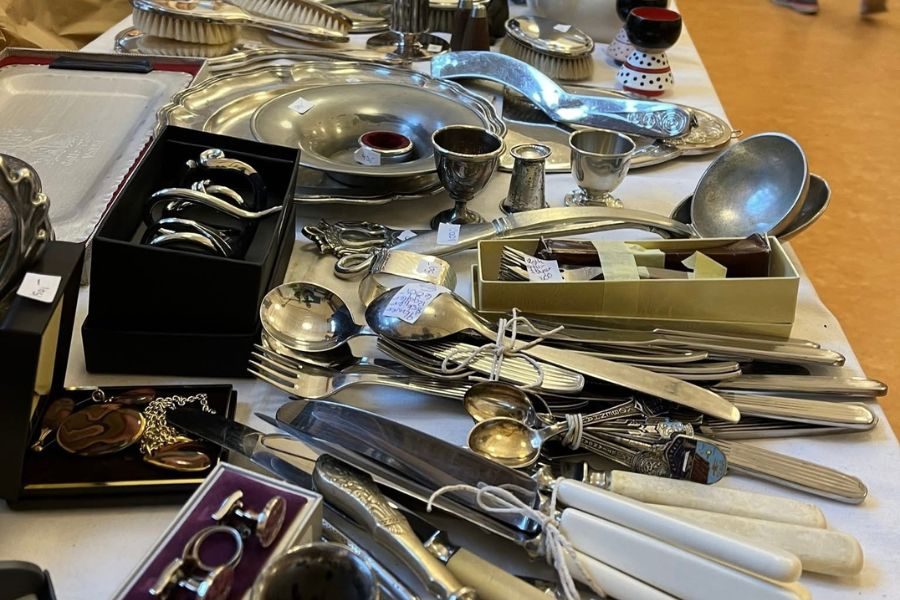 sølvtøy på loppemarkedet på nordstrand skole