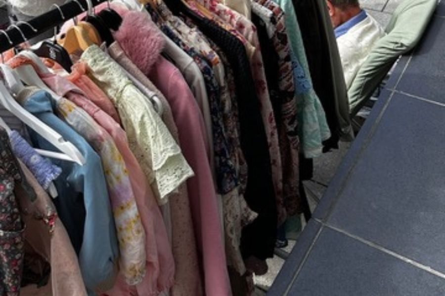 stativ med secondhand hos lilleaker bazar