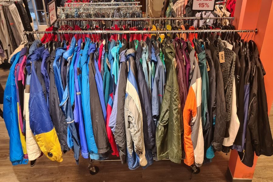 stativ med vintage jakker hos uff brugata