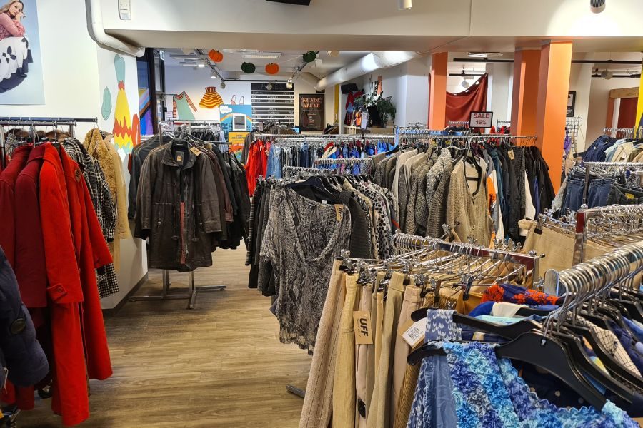 Mange stativer med vintage klær hos UFF Brugata