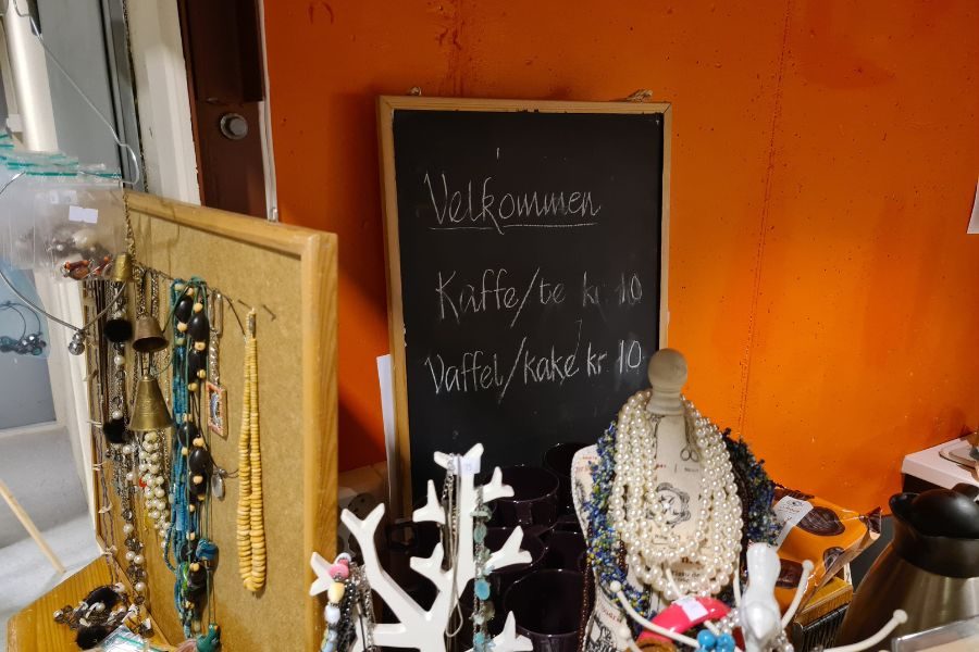 tavle-ved-kafe-på-brukt-&-grønt