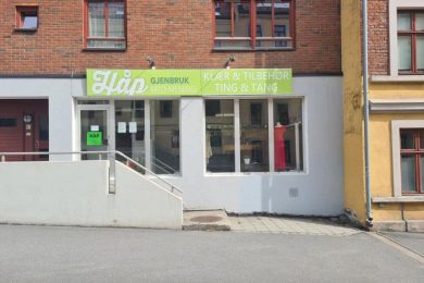 Utenfor lokalene til bruktbutikken Håp gjenbruk