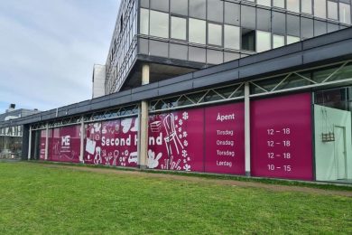 Utenfor lokalene til M&E Hasle